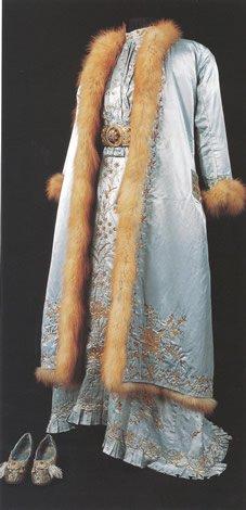 Dress and matching fur-lined Kaftan, late 19th century, Sadberk Hanim Museum